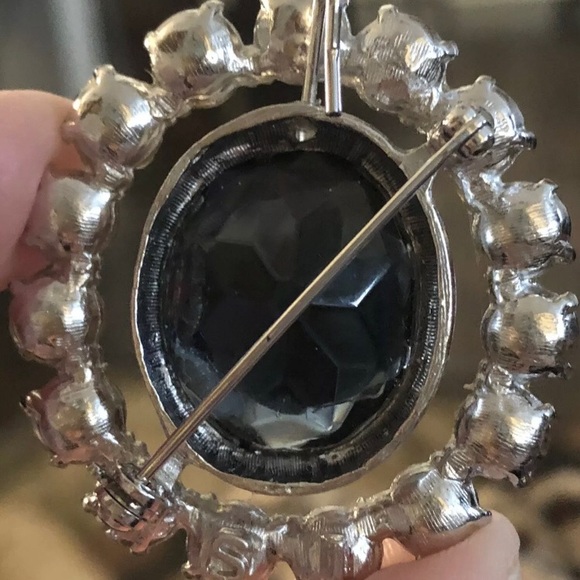 KENNETH J LANE BLUE GLASS HOPE DIAMOND REPLICA BROOCH PIN ROYAL - Picture 2 of 8